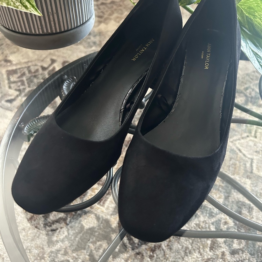 Anne Taylor Black Suede Heels